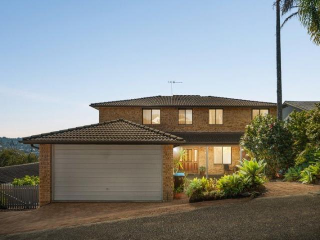 A Rare Opportunity Bathed in Northerly Sun Huge Solid brick Home 881sqm Block