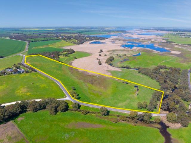 A Rare Opportunity Finniss River Frontage