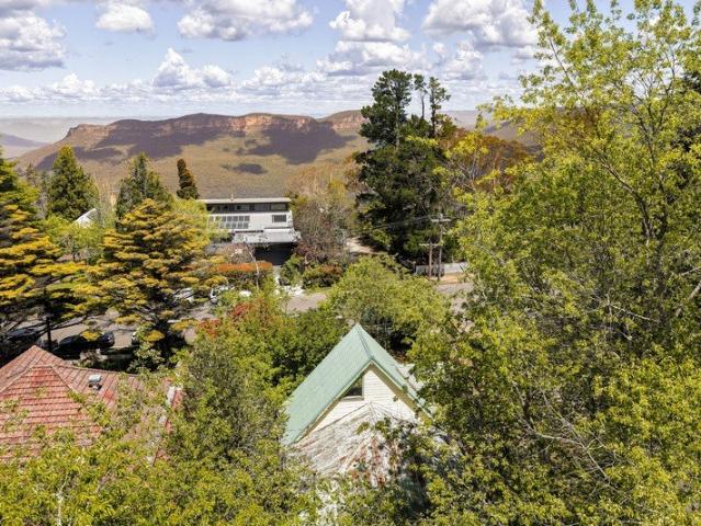 A Rare Opportunity in One of Leura's Finest Streets
