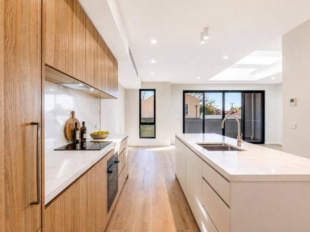 A RARE OPPORTUNITY IN THE HEART OF MOLLISON STREET