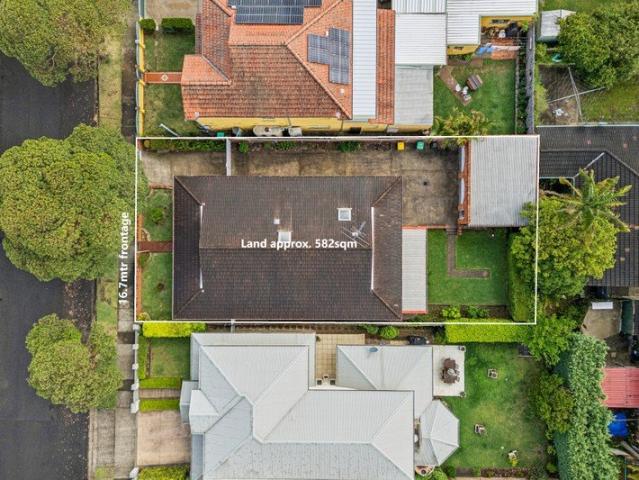 A RARE OPPORTUNITY SPACE, LAND & POTENTIAL Land 582sqm, Frontage 16.7mtr