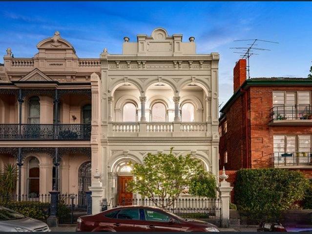 A Rare Opportunity to Enjoy Melbourne at Its Finest Short Term Lease
