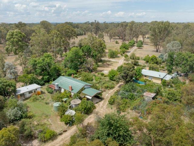 A rare opportunity to secure a large lifestyle holding with multiple dwellings and water resources, all just minutes from the heart of Benalla
