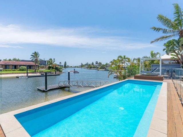 A Rare, Oversized Single Level Waterfront Masterpiece In A Blue Chip Broadbeach Waters Cul De Sac