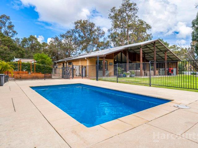 A Rare Lake Clifton Lifestyle 7.5 Acres of Peace, Privacy & Possibility