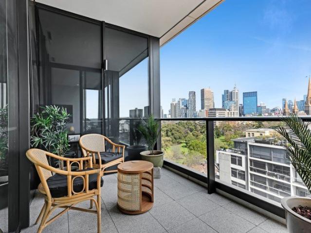 A rare Level 9 Residence with Fitzroy Gardens and City views