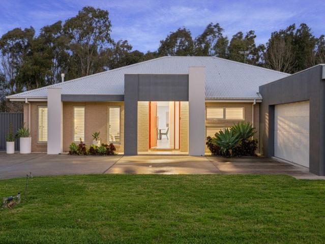 A Rare Lifestyle Opportunity On 4,342sqm with Creek Frontage
