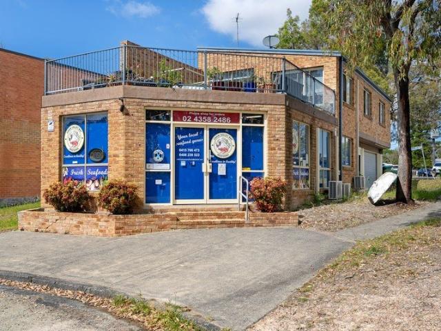 A Rare Lifestyle & Investment Opportunity Opposite Beautiful Lake Macquarie