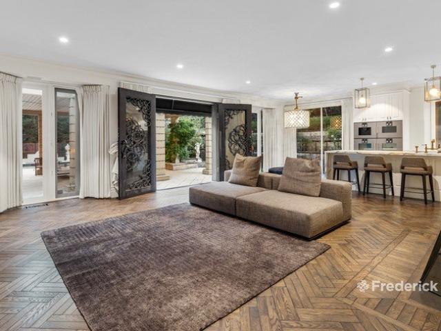 A Rare Lifestyle Retreat on Expansive Grounds