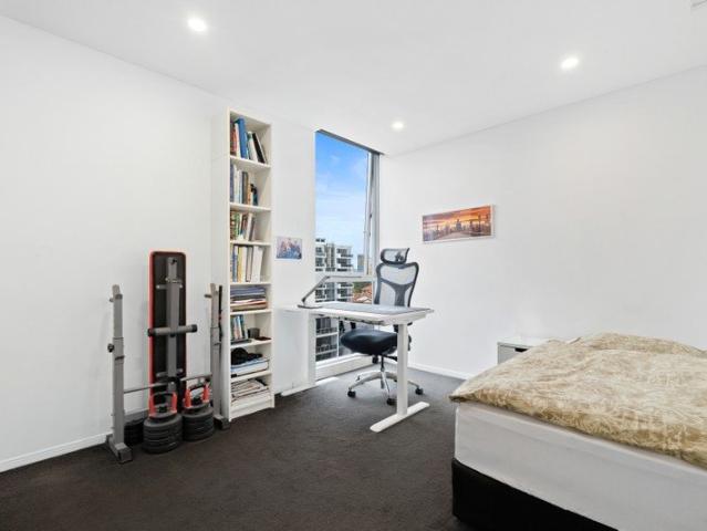 A Rare Sense of Space with Broadwater Views