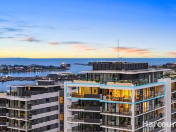 A Rare Sky Home with Spectacular Harbour, Ocean & City Views