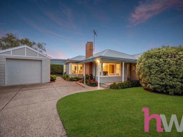 A Rare Queenscliff Address, An Exceptional Coastal Lifestyle