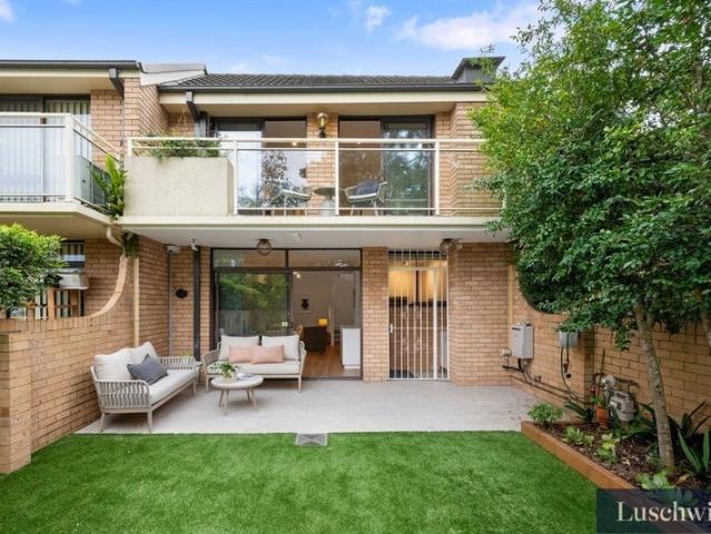 A Rare Roseville Townhouse with Space, Privacy and East Side Convenience