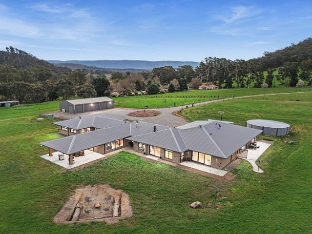 A RARE RIVERFRONT LIFESTYLE WITH SPACE, VERSATILITY AND DUAL ACCOMMODATION