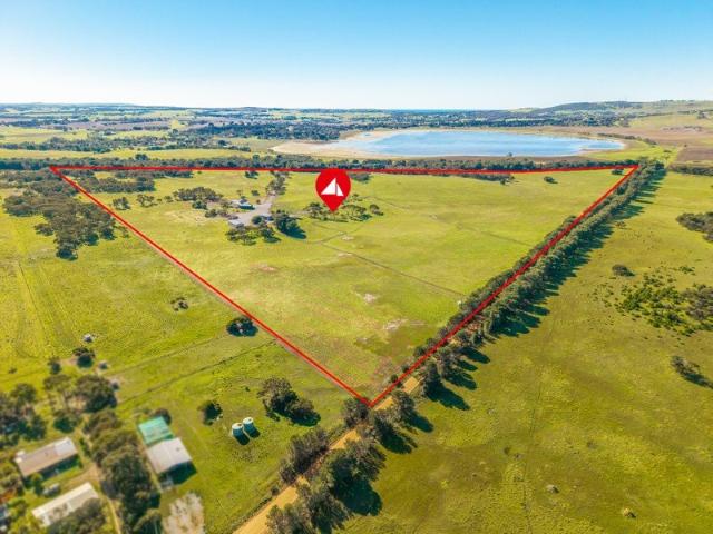 A Rare Rural Lifestyle Opportunity on 40 Hectares