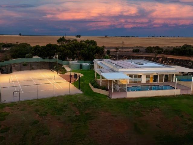 A Rare Waterfront Estate on 194 Acres