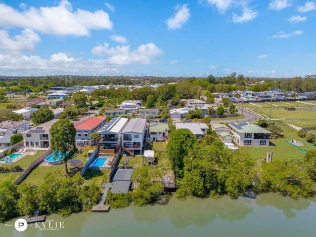 A RARE WATERFRONT HOLDING WITH BRISBANE CITY VIEWS ON THE HORIZON