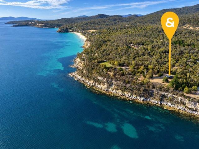 A Rare Waterfront Lifestyle on 1.74 Hectares