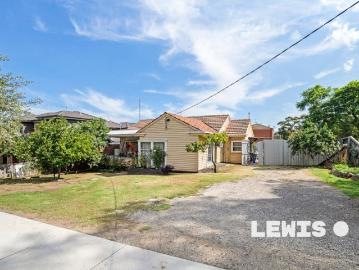 A Rare Wide Fronted Opportunity on 934m² approx. with Self Contained Bungalow
