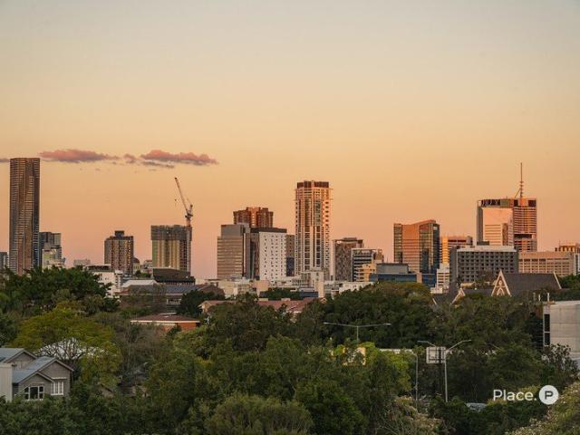 A Rare Top Floor Retreat in the Heart of Red Hill