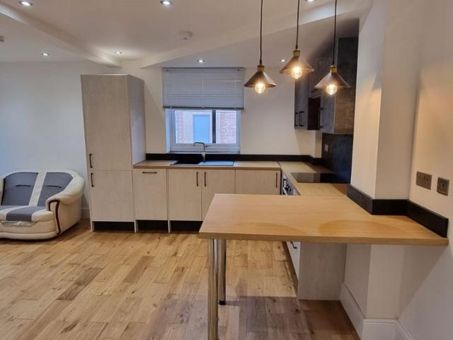 A Ravenoak Road, Cheadle SK8, 1 bed flat to rent, £975 pcm | PrimeLocation