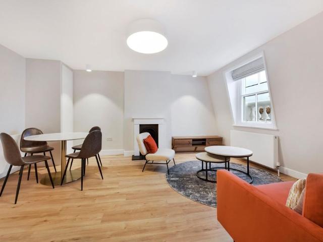 A recently refurbished apartment to rent in South Kensington SW7
