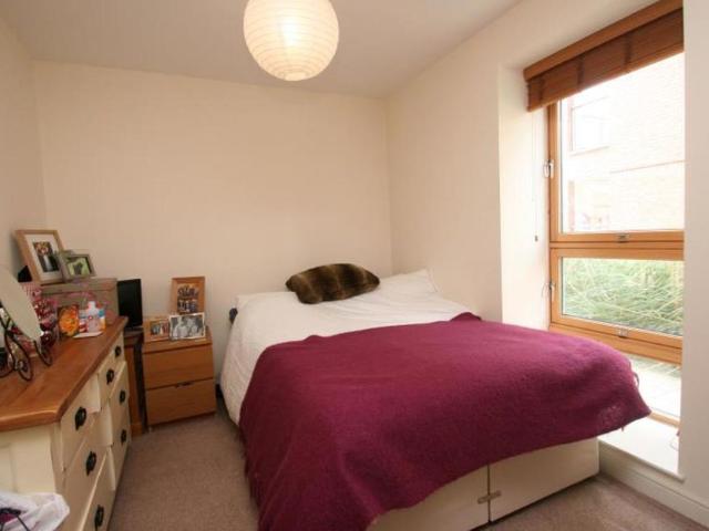 A really good size two bed, two bathroom in the ever popular Horizon development in the center of the city