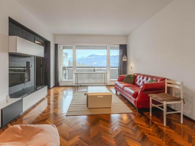 A REDDITO AMPIO 3.5 LOCALI CON BOX E VISTA APERTA A LUGANO