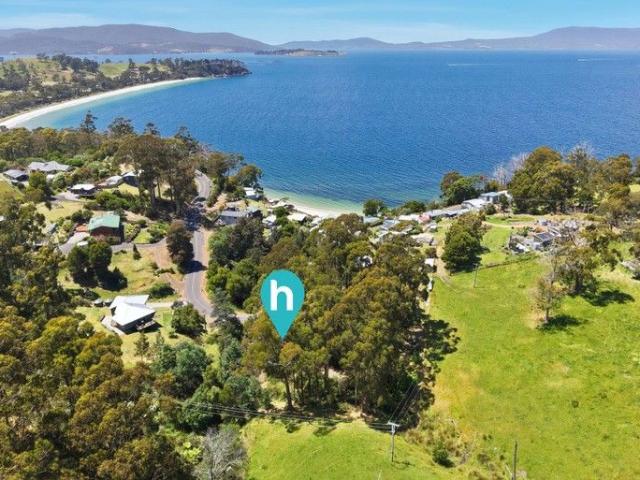 A Refined Coastal Lifestyle Awaits