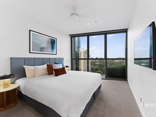 A Refined CBD Residence in the Heart of Queen's Wharf