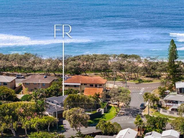STUNNING FAMILY HOME WITH DUAL LIVING 50M TO THE BEACH