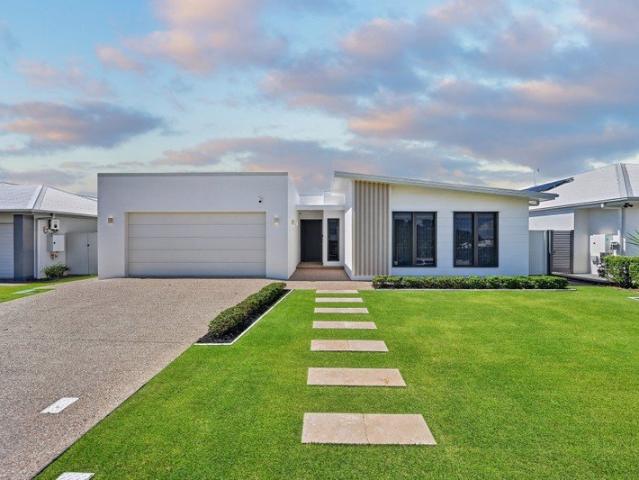 A Refined Golf Course Residence of Exceptional Quality