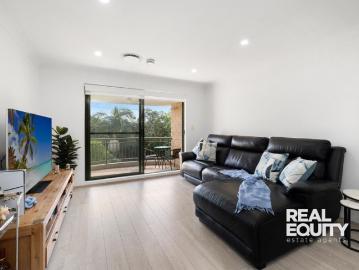 A Refined Lifestyle Of Comfort & Effortless Ease In A Tranquil Lakeside Location