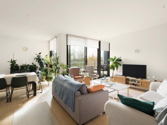 A Refined Lifestyle of Luxury, Light & Convenience