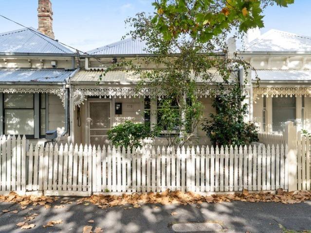 A refined Middle Park address with timeless bayside appeal