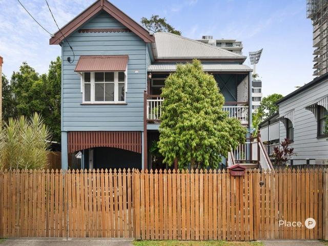 A Refined Queenslander with Character, Flexibility & an Exceptional Inner City Address