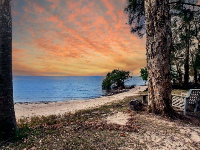 A Relaxed Coastal Escape Just Moments from the Water