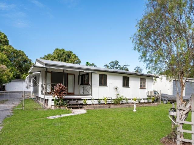 2 minutes walk to the beach coastal home with space, character and versatility