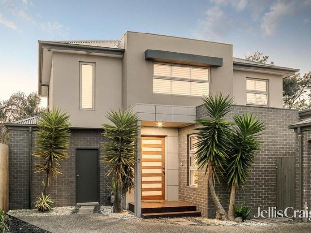 A Relaxed Coastal Lifestyle with Space to Entertain