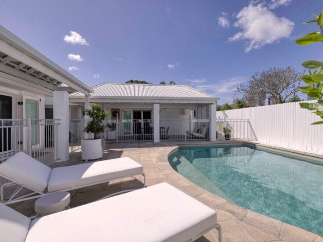 A Relaxed Florida Gardens Retreat