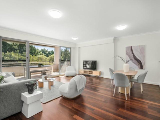 A relaxed resort lifestyle with expansive green views