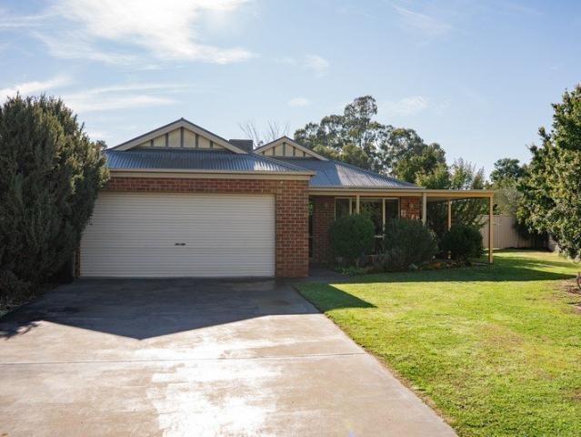 A Relaxed Tocumwal Lifestyle in a Quiet Court, Moments from the Fairway