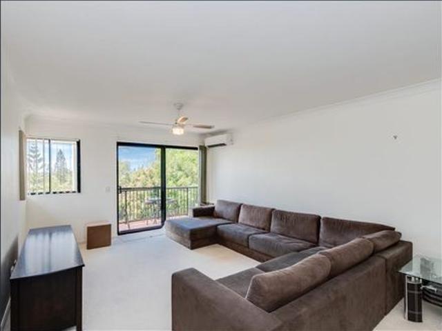 A Relaxing Robina Lifestyle 16 / 25 27 Commerce Drive