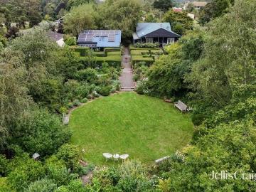 A remarkable dual residence estate in the heart of Trentham