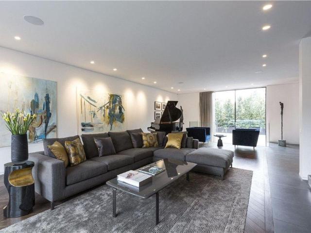 A remarkable five bedroom home situated on one of Hampstead’s most prestigious roads, offering exceptional living, leisure and family accommodation across beautifully designed spaces