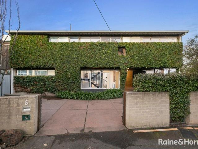 A Remarkable Mid Century Modernist Residence on the Footsteps of The Strand