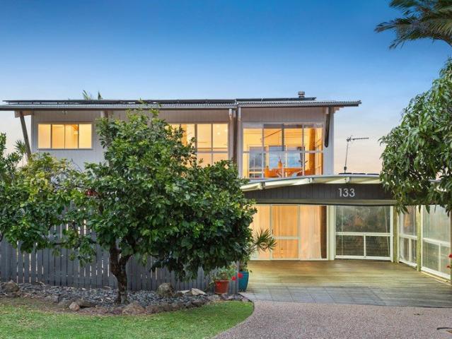A Remarkable Ridgeline Residence with Panoramic Views
