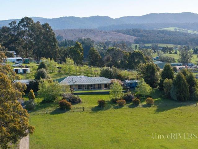 A Remarkable Rural Retreat in the Heart of Glengarry