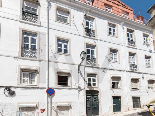 A renovated 2 bedroom apartment T2 + 1 on the 2nd floor of a classic building