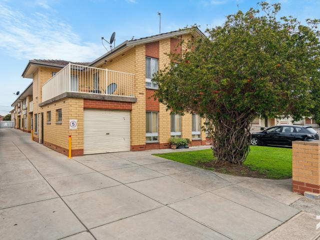 A Renovated Unit Offering an Instant Return!